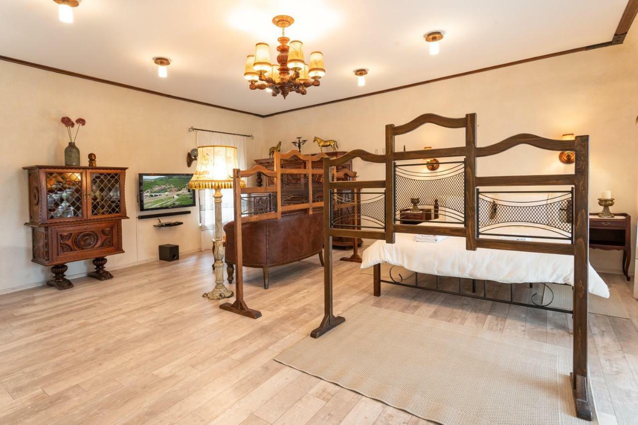 Historic Apartment In The Heart Of The City Veliko Tŭrnovo Eksteriør bilde